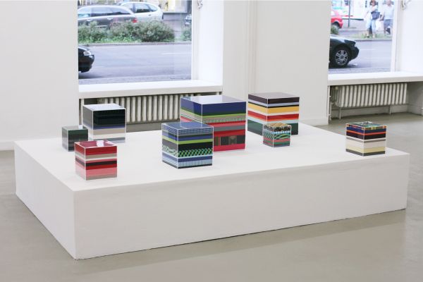 Color Slices, 2009
Tissus, styrodur, plexiglas, dimensions variables
Vue de l'exposition Abstraktion und Alltag à Berlin