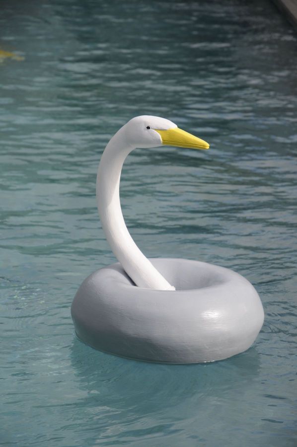 Le chant du cygne, 2016
Résine de polyester et fibre de verre. Photo : Jean-Yves Brélivet