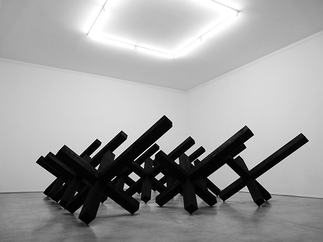 John Cornu - Assis sur l'obstacle